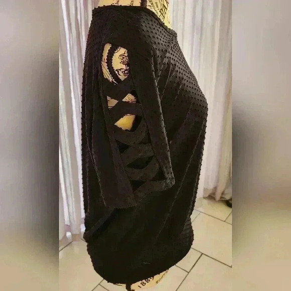 By&by cut out textured top, juniors XL - Picture 2 of 10